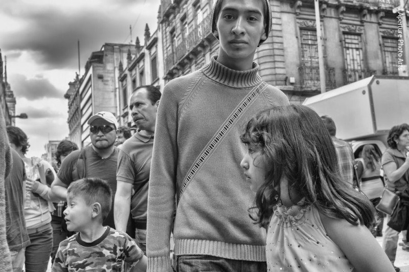 Mexico City, street view, street photography, father with kids, father with children