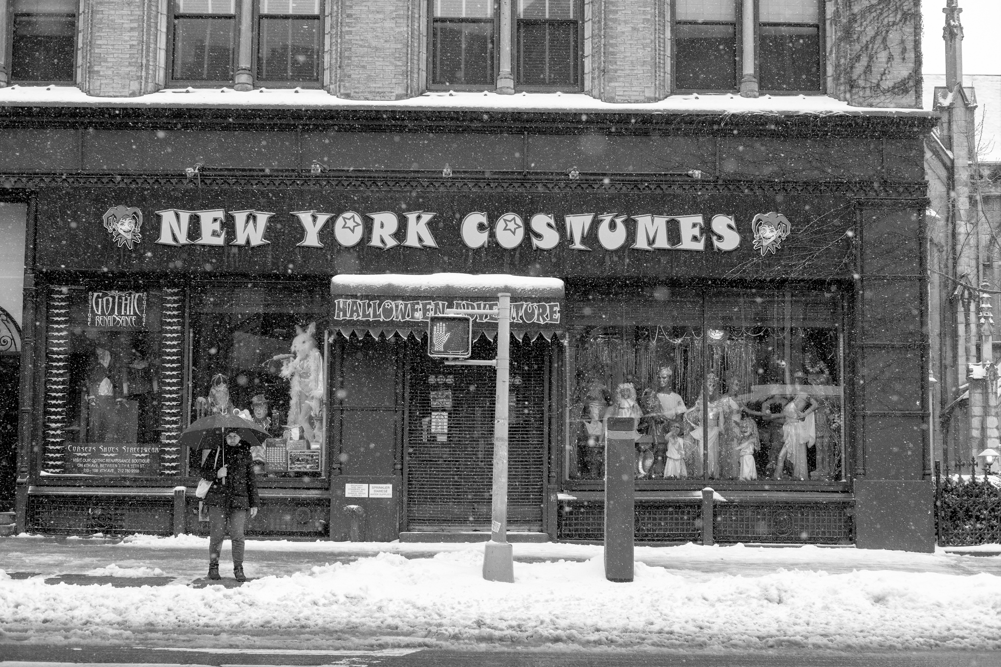New York Costumes and snow