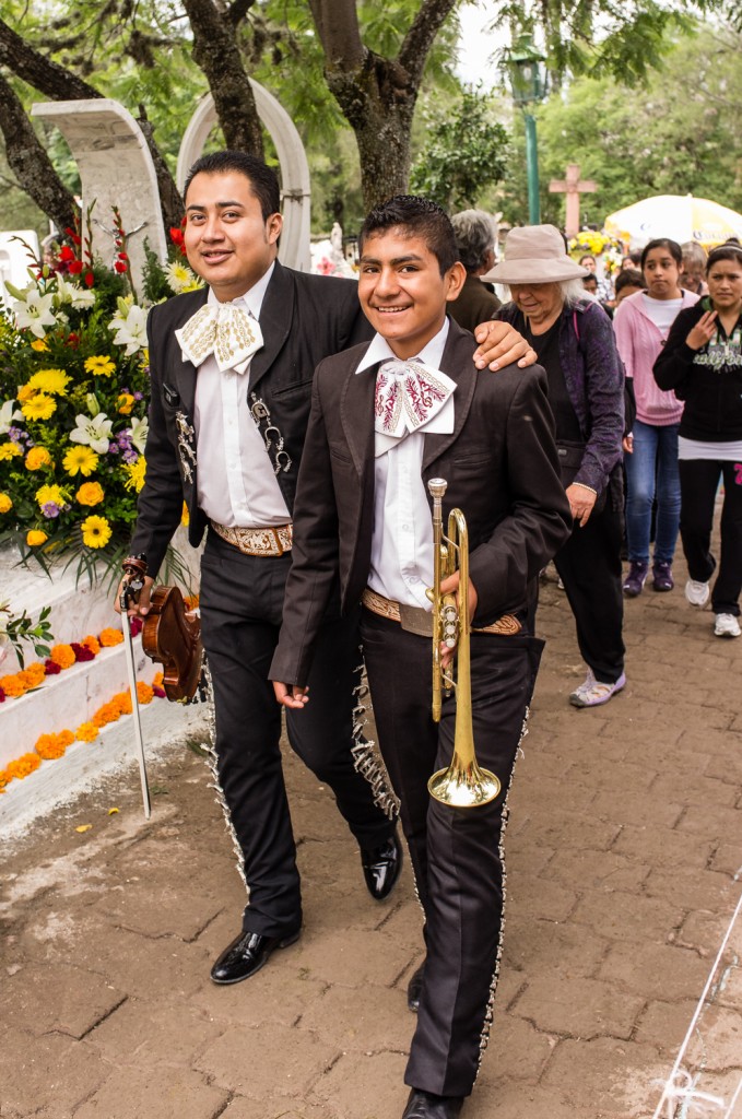 Mariachi musicians, SMA