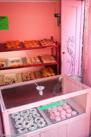 Guanajuato Mexico, store, bakery, run down, sad, pink, poor