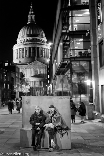 London, picnic, grim couple, street photography, night, night photography