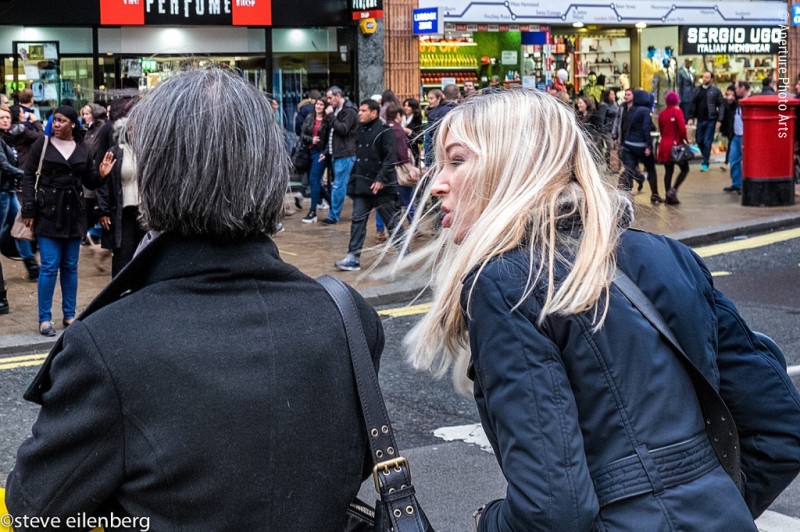London, Street photography, bonde woman talking,
