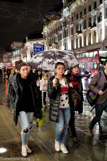 London England, ripped jeans, umbrella, raining, night, night photograpy, street photography