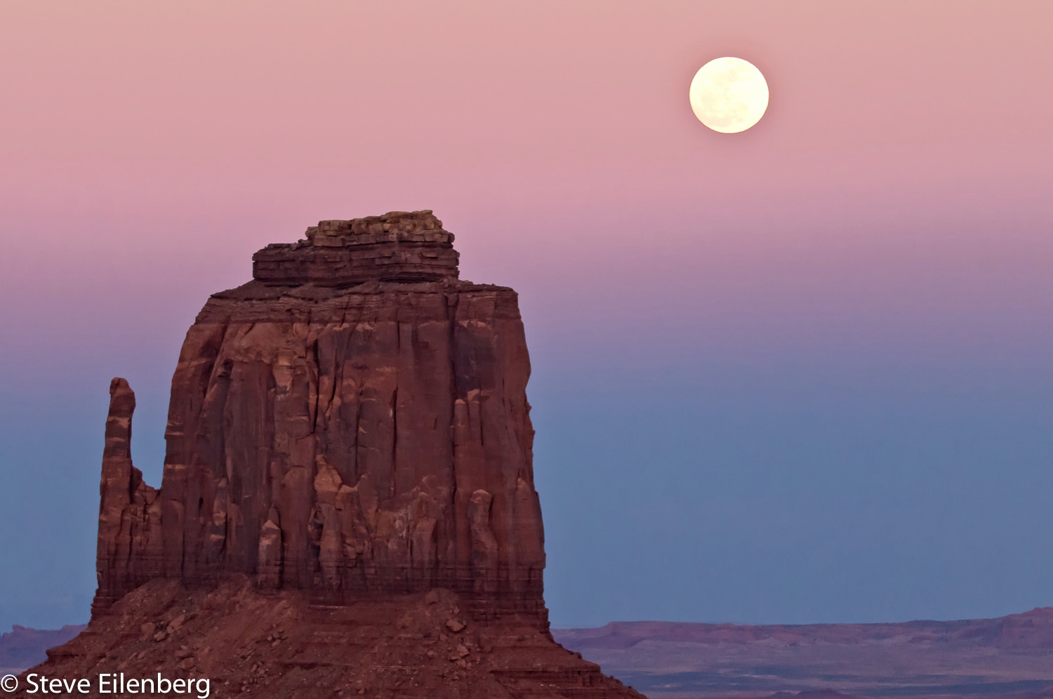 Monument Valley sunset and moon rise