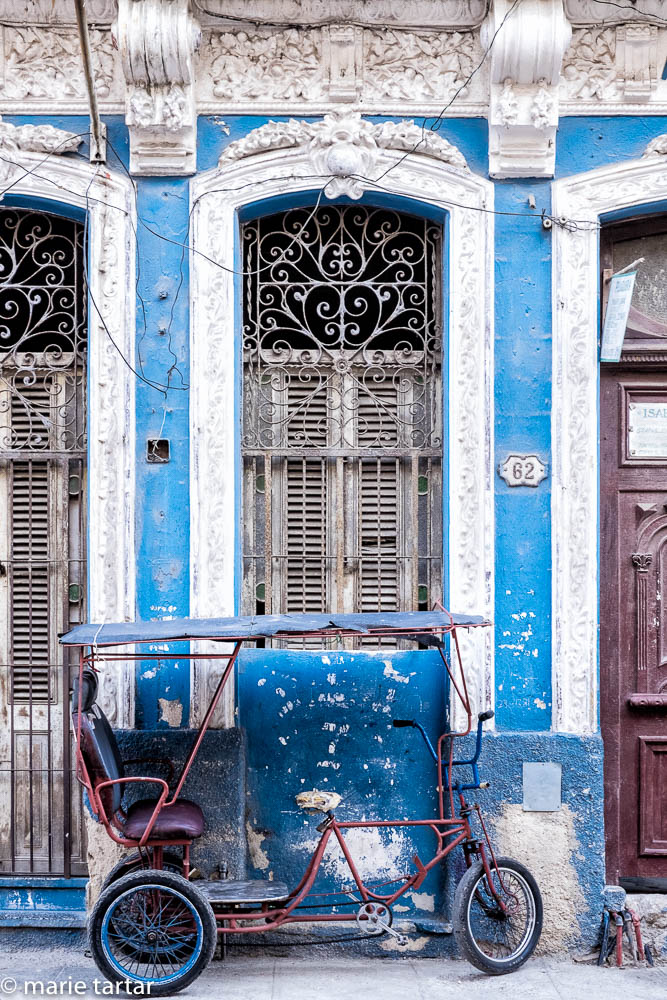 Havana Vieja street with pedi-cab
