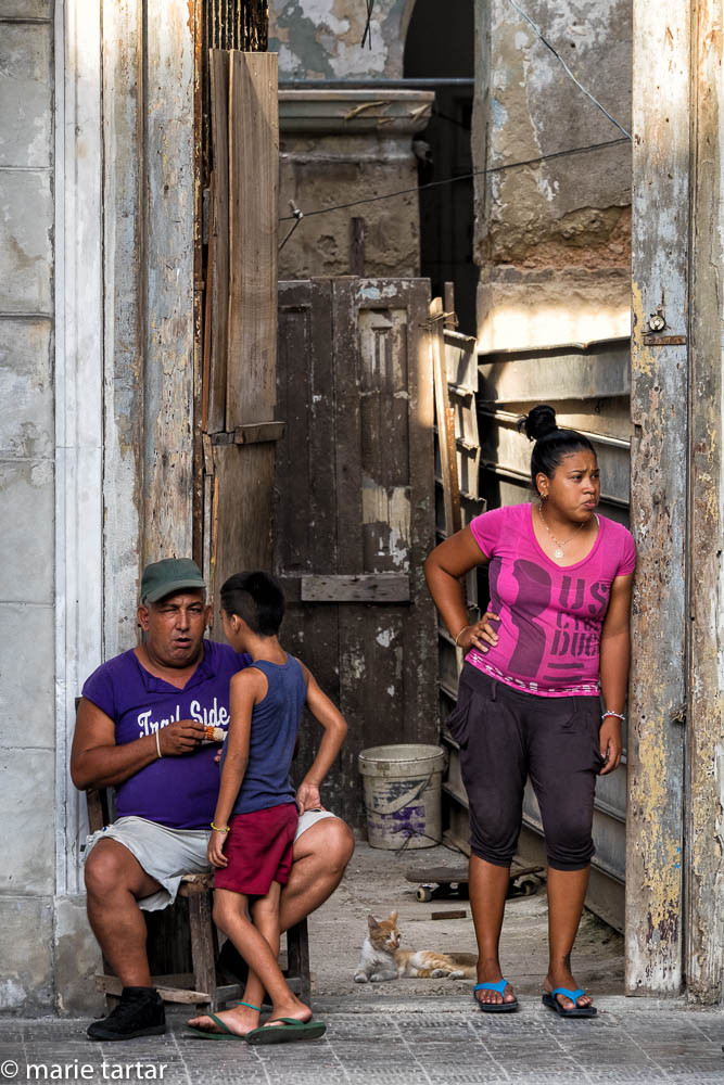 Havana family on stoop of apartment building 
