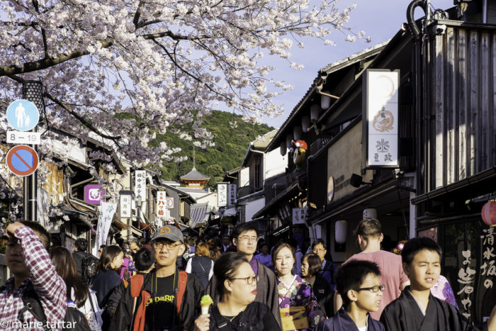 Crowds became thicker and thicker on the approach to Kiyomizu-dera Temple